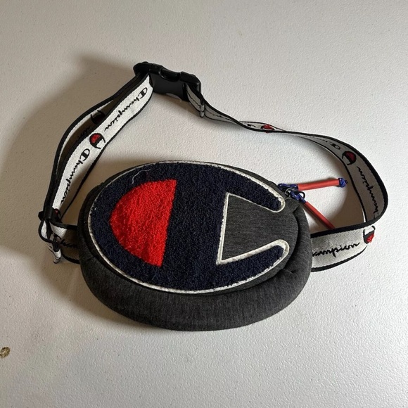Champion Prime Waist Pack/Fanny Pack/mini sling bag, Gray Oversize Logo Unisex - Picture 1 of 13
